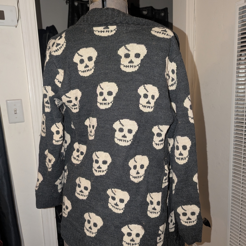 Skull Pattern Gray Cardigan - Picture 4 of 6